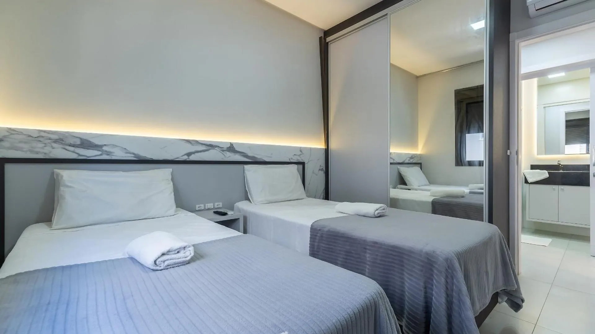 Drl - Apartamentos A 300M Da Praia De Bombinhas 0*,