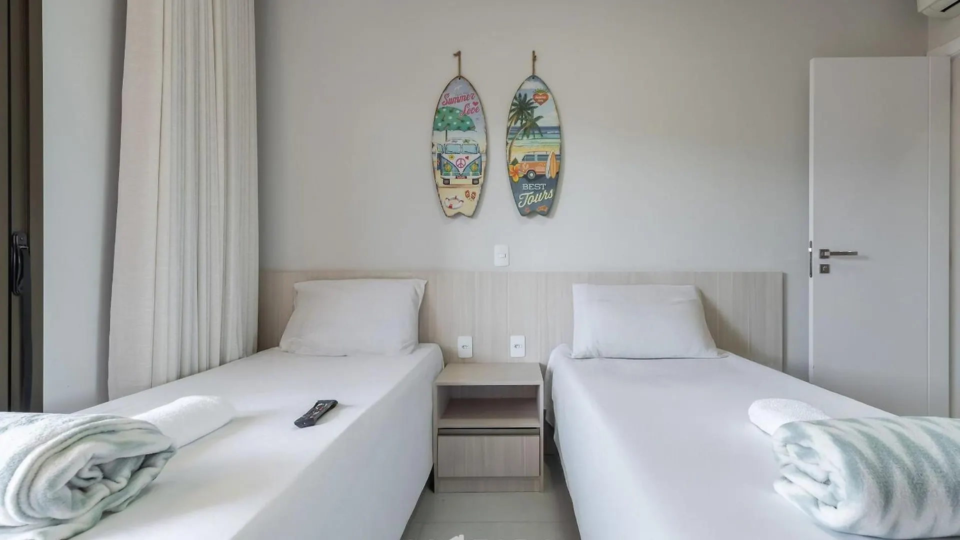 Drl - Apartamentos A 300M Da Praia De Bombinhas Brasil